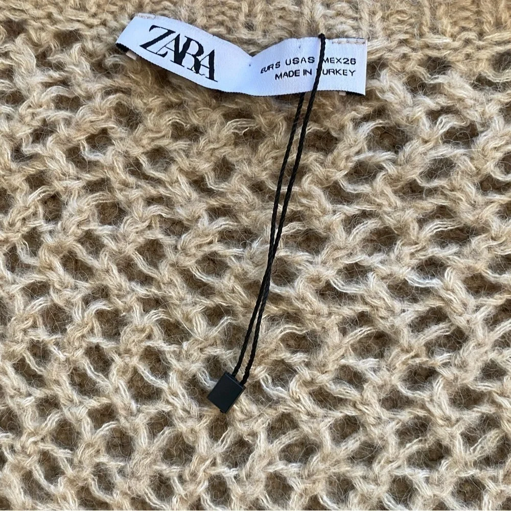 ZARA SHORT KNIT CROP TOP